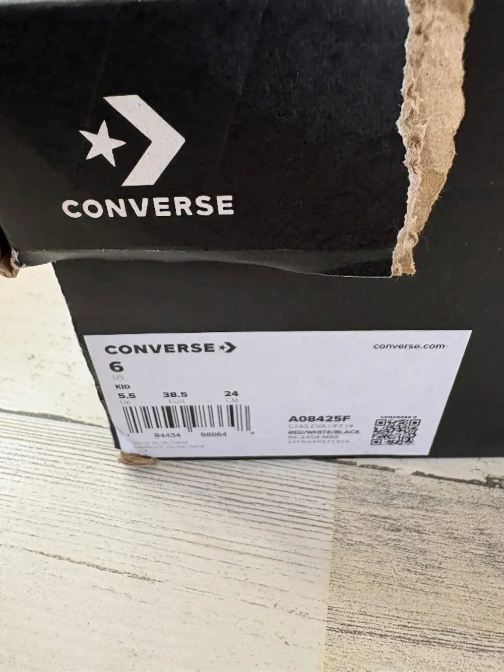 NWB Converse Youth Size 6 Red High Top Sneakers Lace Up Canvas